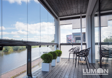 Balkon mit Verglasung © Lumon