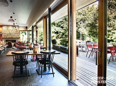 Fensterfront mit Bodentiefen Holz-Fenstern © Kneer Südfenster