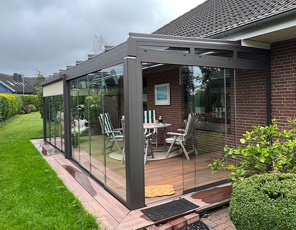 Glasoase auf Grundlage einer Terrazza Originale  mit Megawood Bodenbelag